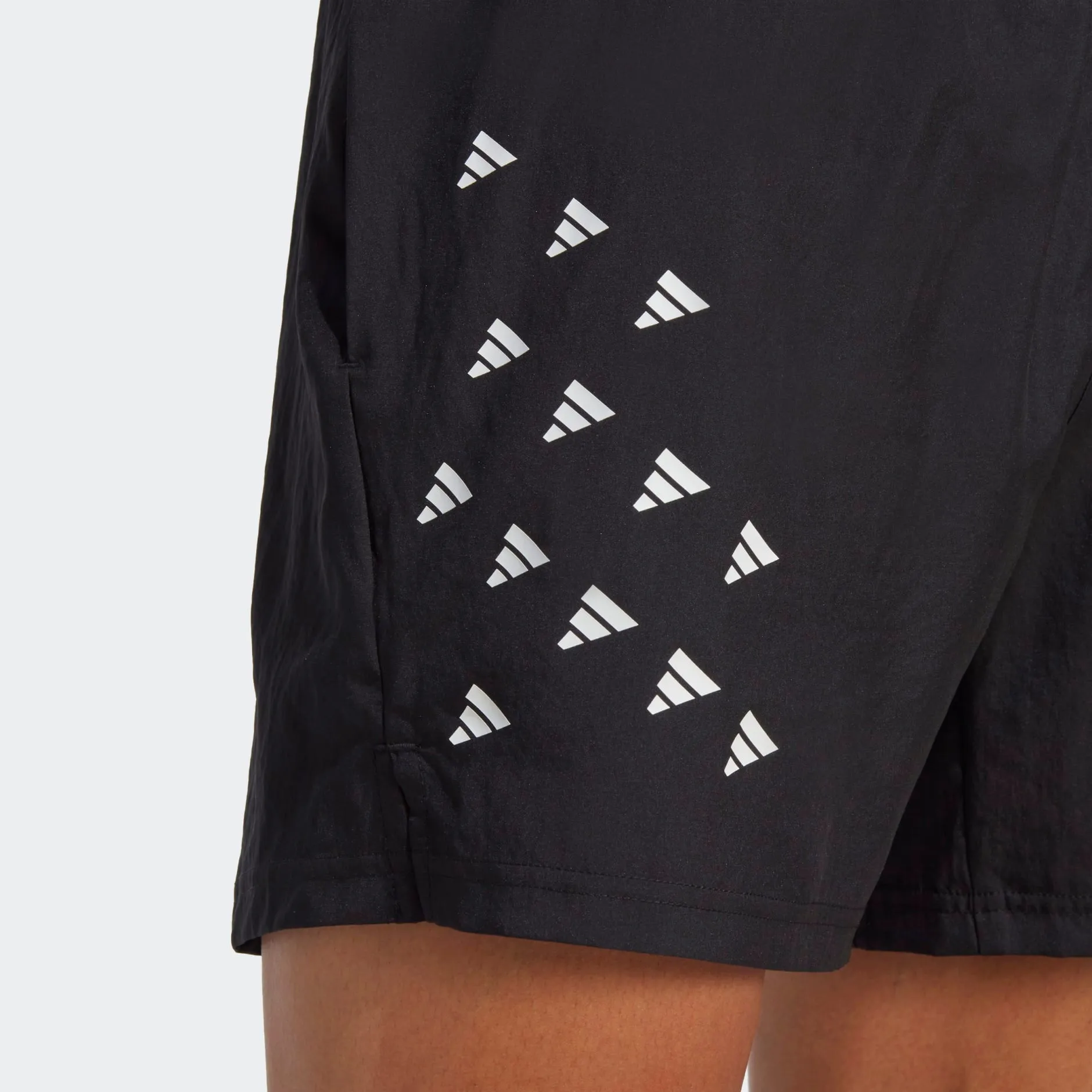ADIDAS BRAND LOVE GRAPHIC SHORTS - HR6625